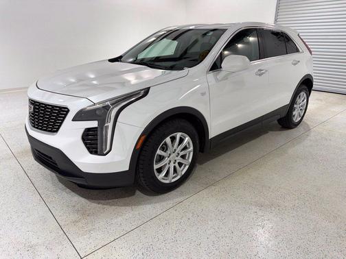 Crystal White Tricoat 2022 Cadillac XT4 Luxury