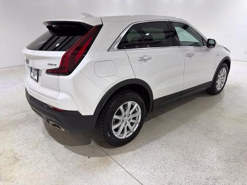 Crystal White Tricoat 2022 Cadillac XT4 Luxury