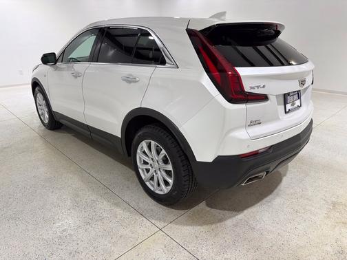Crystal White Tricoat 2022 Cadillac XT4 Luxury