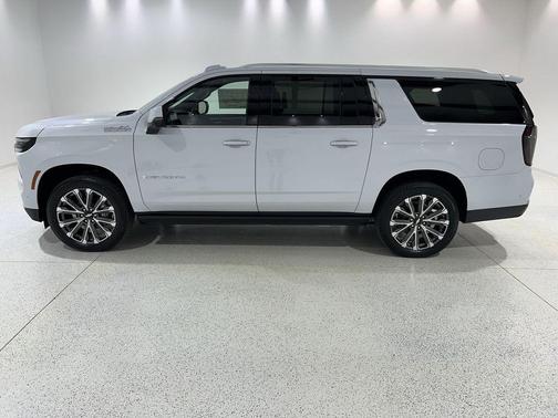 Polar White Tricoat 2026 Chevrolet Suburban High Country, 4WD