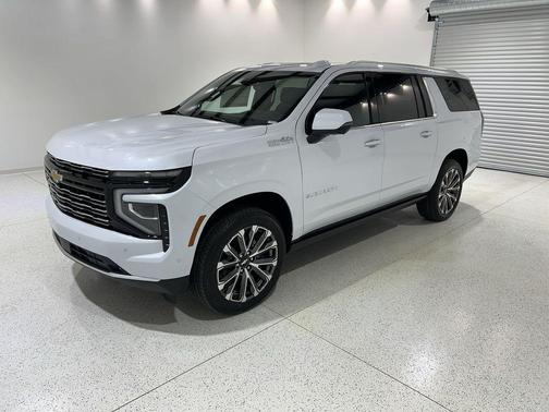 Polar White Tricoat 2026 Chevrolet Suburban High Country, 4WD