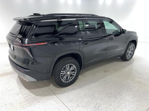 Mosaic Black Metallic 2026 Chevrolet Traverse LT