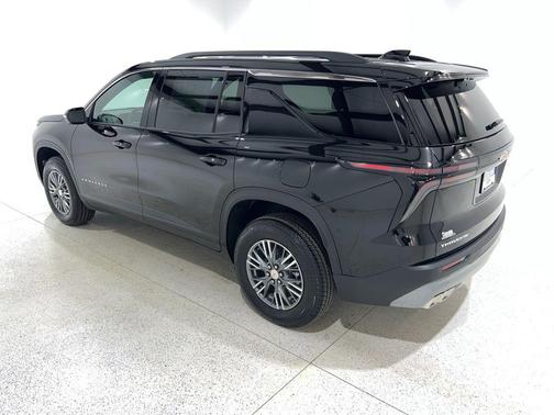 Mosaic Black Metallic 2026 Chevrolet Traverse LT