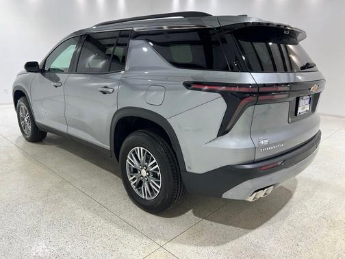 Sterling Gray Metallic 2026 Chevrolet Traverse LT