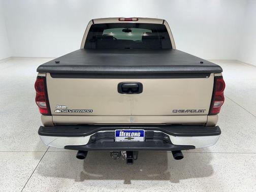 Sandstone Metallic 2005 Chevrolet Silverado 1500 LT Crew Cab