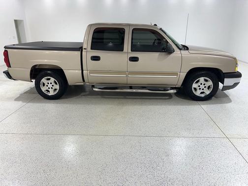 Sandstone Metallic 2005 Chevrolet Silverado 1500 LT Crew Cab
