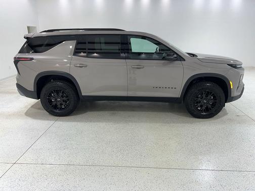Sandstone Gray 2026 Chevrolet Traverse AWD Z71