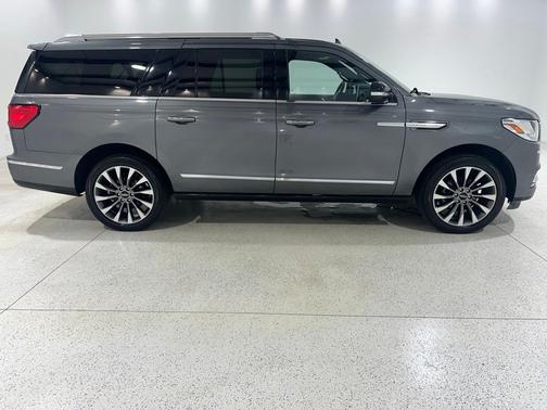 Asher Gray 2021 Lincoln Navigator L Reserve