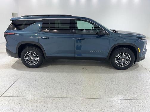 Lakeshore Blue Metallic 2026 Chevrolet Traverse LT