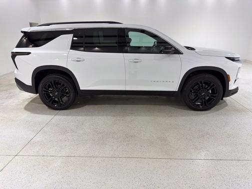 Summit White 2027 Chevrolet Traverse LT