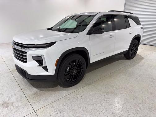 Summit White 2027 Chevrolet Traverse LT