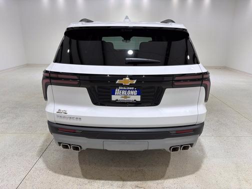 Summit White 2027 Chevrolet Traverse LT