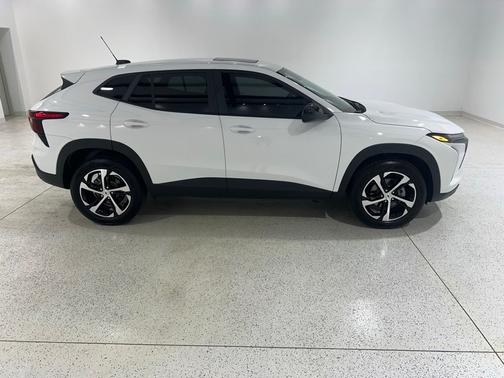 Summit White 2025 Chevrolet Trax 1RS