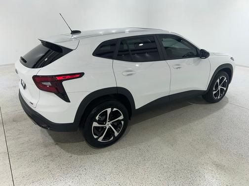 Summit White 2025 Chevrolet Trax 1RS