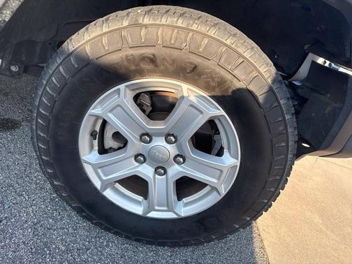 Bright White Clearcoat 2021 Jeep Wrangler Sport