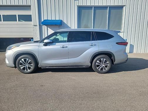 2022 Toyota Highlander Hybrid XLE