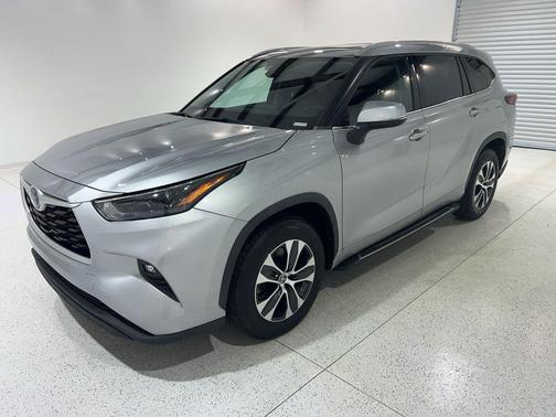 2022 Toyota Highlander Hybrid XLE