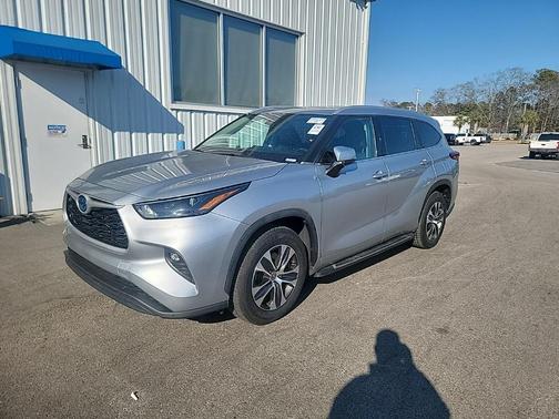 2022 Toyota Highlander Hybrid XLE