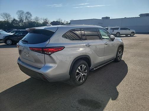 2022 Toyota Highlander Hybrid XLE