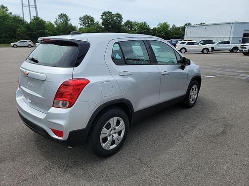 Silver Ice Metallic 2017 Chevrolet Trax LS