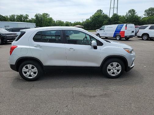 Silver Ice Metallic 2017 Chevrolet Trax LS