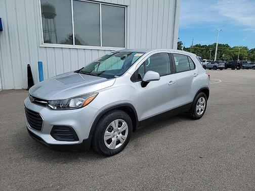 Silver Ice Metallic 2017 Chevrolet Trax LS