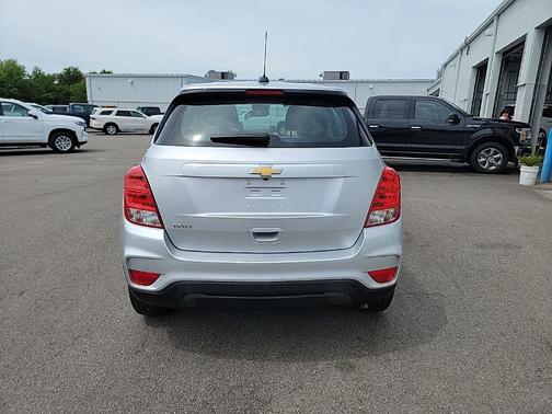 Silver Ice Metallic 2017 Chevrolet Trax LS