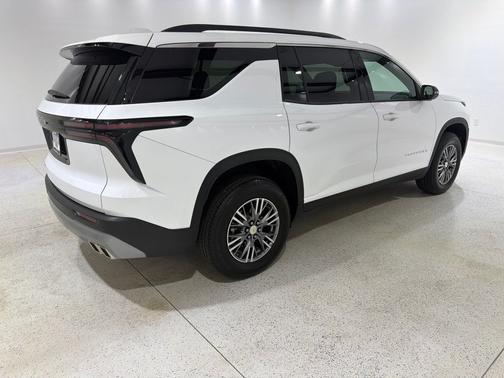 Summit White 2025 Chevrolet Traverse LT