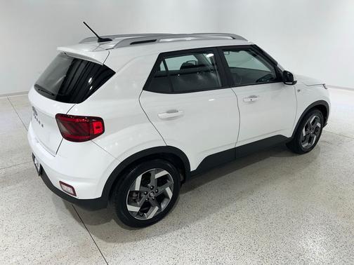 Lunar White 2025 Hyundai VENUE SEL