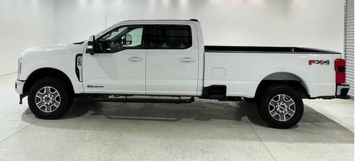 Oxford White 2023 Ford F-250 Lariat