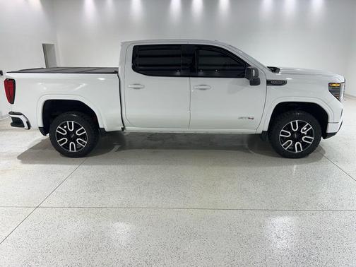Summit White 2022 GMC Sierra 1500 AT4