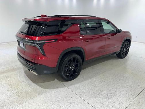 Radiant Red Tintcoat 2026 Chevrolet Traverse RS