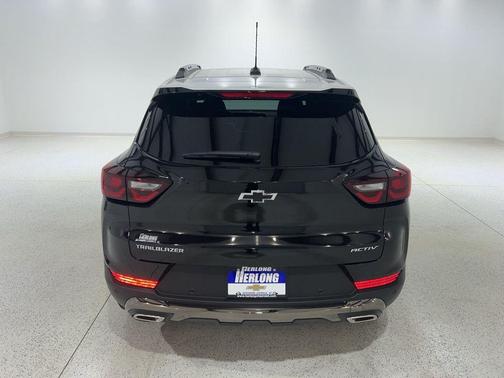 Mosaic Black Metallic 2026 Chevrolet Trailblazer ACTIV