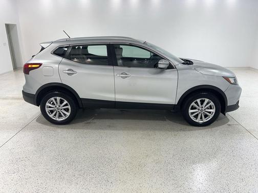 Brilliant Silver Metallic 2019 Nissan Rogue Sport SV