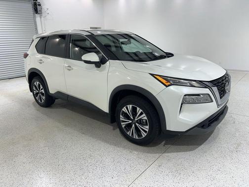 Pearl White Tricoat 2023 Nissan Rogue SV