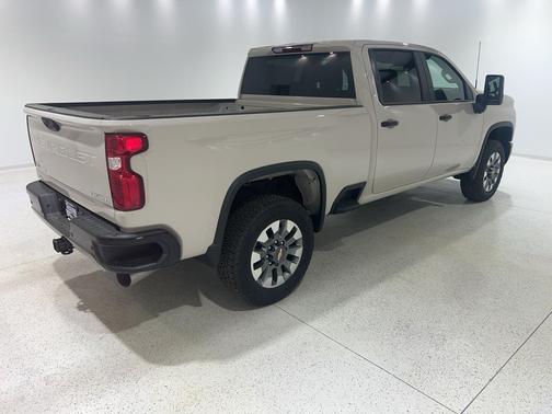 White Sands 2026 Chevrolet Silverado 2500 Custom