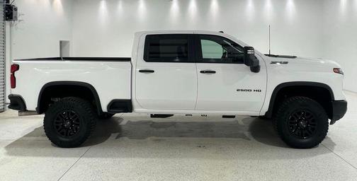 Summit White 2026 Chevrolet Silverado 2500 Crew Cab, Standard Bed, XR2, 4WD