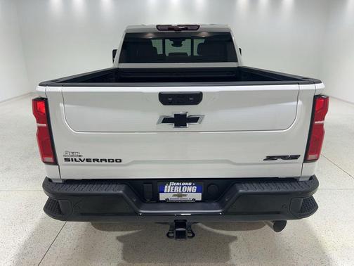 Summit White 2026 Chevrolet Silverado 2500 Crew Cab, Standard Bed, XR2, 4WD