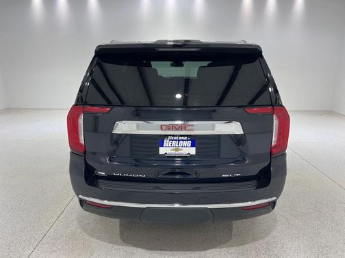 Midnight Blue Metallic 2024 GMC Yukon SLT