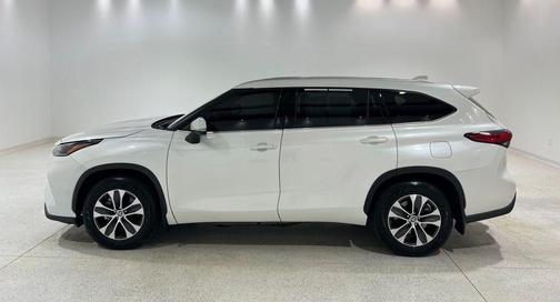 Blizzard Pearl 2021 Toyota Highlander XLE
