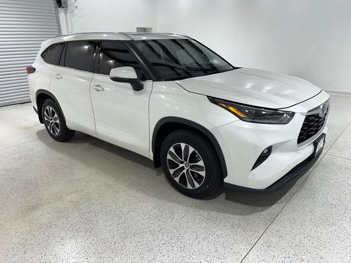 Blizzard Pearl 2021 Toyota Highlander XLE