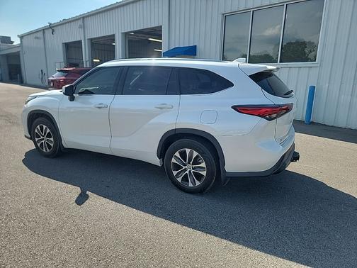 Blizzard Pearl 2021 Toyota Highlander XLE