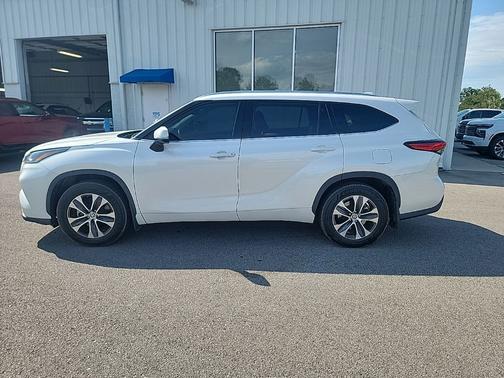 Blizzard Pearl 2021 Toyota Highlander XLE