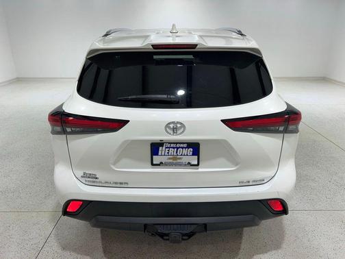 Blizzard Pearl 2021 Toyota Highlander XLE