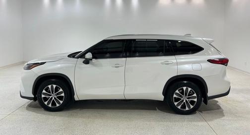 Blizzard Pearl 2021 Toyota Highlander XLE