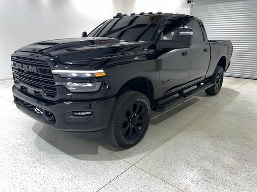Diamond Black Crystal Pearlcoat 2025 RAM 2500 Laramie