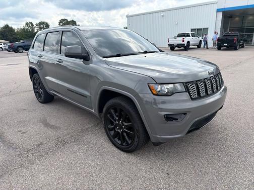 Sting-Gray Clearcoat 2020 Jeep Grand Cherokee Altitude