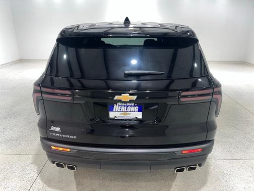 Mosaic Black Metallic 2024 Chevrolet Traverse LS