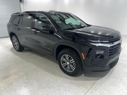 Mosaic Black Metallic 2024 Chevrolet Traverse LS