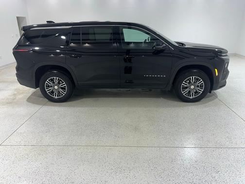 Mosaic Black Metallic 2024 Chevrolet Traverse LS